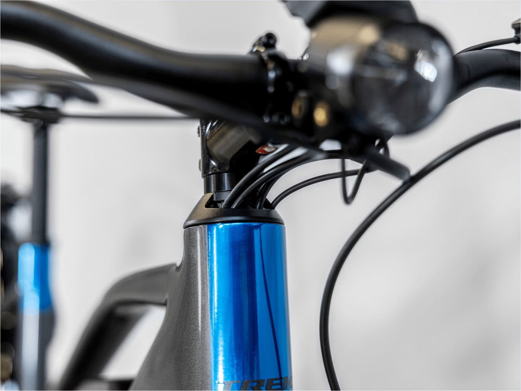 Trek Allant+ 6 Shimano Deore 725Wh 650b bleu
