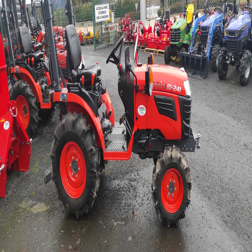 Micro tracteur diesel 4 roues motrices KUBOTA B1241 D
